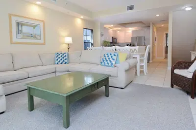 Image de 4 Chambre avec privés Mère-in-Law Quarters! 612 Mariners club