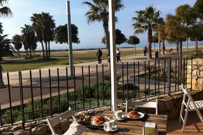Image de Penthouse de charme avec vue sur la mer, 2 grandes terrasses et 40m de la plage