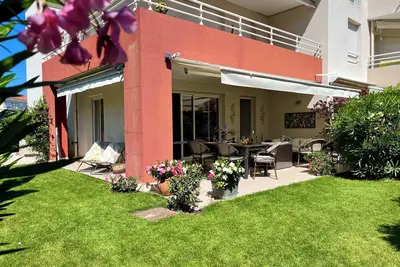 Image de Apt 2 chambres Ac. Jardin privé et terrasse, piscine, parking, côté de la plage