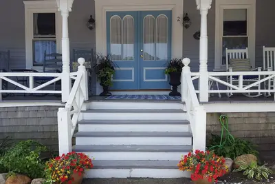 Image de Walk to Beach and Town. Large Family House.