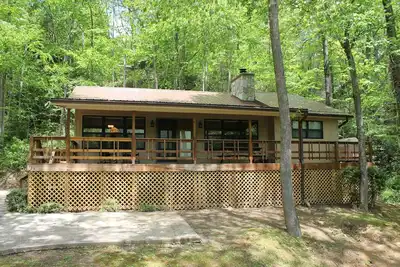 Image de Chalet de montagne contemporain au Maggie Valley Country Club avec Tv et WiFi