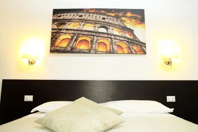 Image de 10 Lits Dans Le Centre De Rome! A 300 mètres de la Piazza San Pietro! Offres!