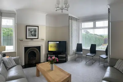 Image de Earlshall 4 chambres 4 salle de bains Maison 5 Minutes de toute la plage et la ville