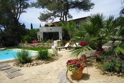 Image de Villa de standing à la déco raffinée et Jardin paysagé sur les hauteurs de Nîmes