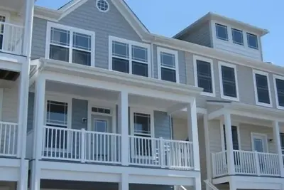 Image de Bayhouse de luxe avec terrasses privées en communauté semi-privée