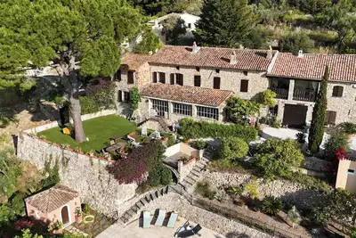 Image de Merveilleux mas provençal à Sanary sur mer avec piscine plein sud.