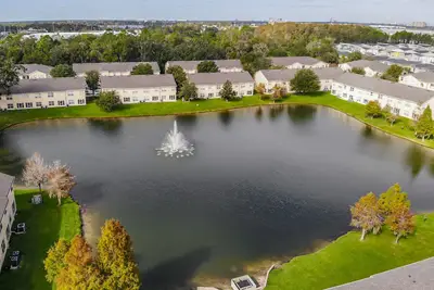 Image de 4br / 3ba lotissement avec vue sur le lac, Fermer Disney, Seaworld and Convention Center