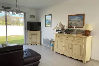 Image de Villa 150m de la mer dans secteur très calme avec jardin clos de murs. <br>