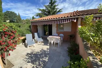 Image de T2 climatisé avec wifi dans résidence type village provençal au Lavandou (Var)
