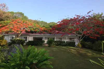 Image de Villa de 950 $ par semaine, Villa \/ van \/ pilote 1 750 $ par semaine