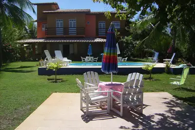 Image de maison avant le paradis de la mer avec la vie privée - Itacimirim- 06 quarts et 4 suites