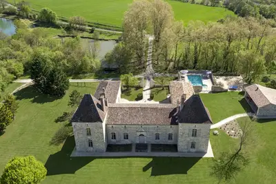 Image de Passez des vacances dans un château entièrement rénové!