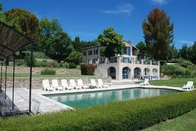 Image de Heavenly Luberon house, 5-7 bedrms, 5-6 bathrms, tennis, pool, stunning views