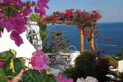 Image de panoramique villa style eoleano à Panarea, la plus «belle des îles Eoliennes!