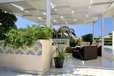 Image de Elegant House with garden 100mt from the free beach