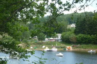 Image de Maison Salles-curan avec terrasse et jardin clos Ă 100m. lac de pareloup