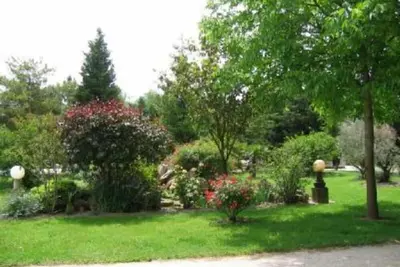 Image de Gîtes labellisés 3 épis, confortable et coquets dans un parc arboré et fleuri