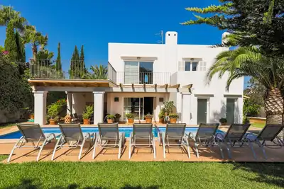 Image de Villa pour 8 personnes, à proximité de la plage, piscine privée, emplacement central