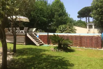 Villa très spacieuse en Toscane avec grand jardin. Plage et terrain de golf à distance de marche