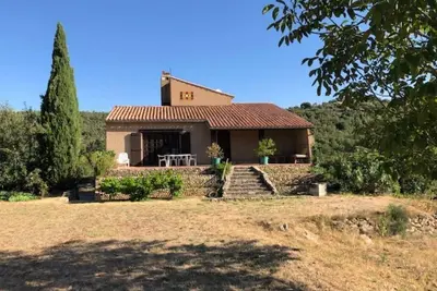 Image de Maison rustique de caractère pour 8 personnes. Esparron de