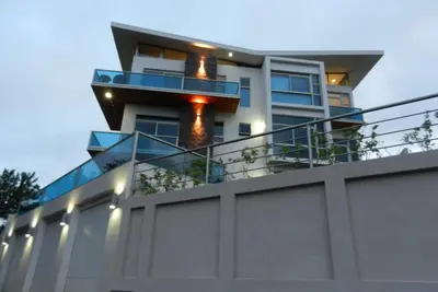 Image de Condo de luxe au niveau de la terrasse avec une vue imprenable sur le lac Arenal