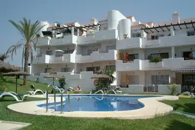 Image de Fantastique appartement penthouse de 2 chambres avec piscine, terrasse et vue sur la mer