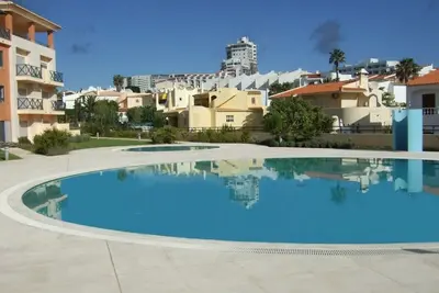 Image de Luxurious 1st Floor Apartment with A/C - Sleeps 4-6