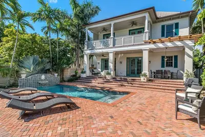 Image de Bord de l'eau Maison Avec Piscine privée à mi-chemin entre Las Olas Et Plage