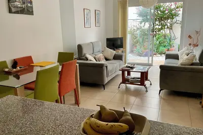 Image de Dans le centre de Peyia village, 2 chambres, piscine, <br>Patio \/ jardin, barbecue. Wifi gratuit