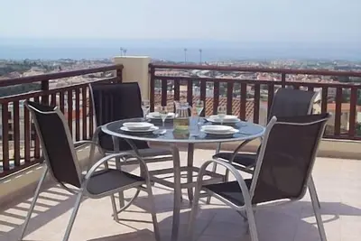 Appartement de luxe dans un endroit calme avec une vue imprenable et un immense balcon