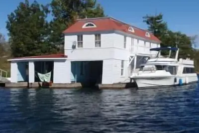 Image de Boathouse de l'île w \/ boatslip