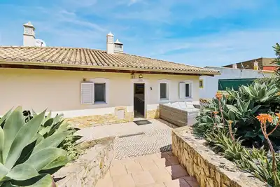 Image de Grande maison avec piscine au milieu du parc naturel à 2 Km de la plage