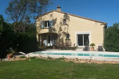 Image de Proche Avignon, Maison au calme avec jardin et piscine