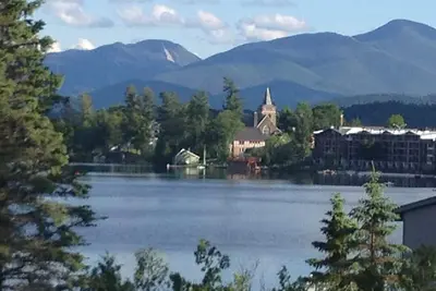 Image de Condo Lake Placid avec vue sur le lac et High Peak. Super endroit.