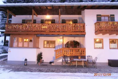 Image de Appartement récemment rénové dans un emplacement idéal avec une vue magnifique sur les montagnes