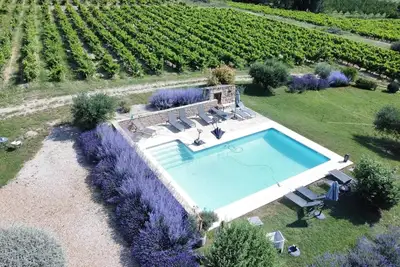 Image de Grande maison au pied du Luberon Ă 2 Km de Lourmarin avec piscine