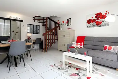 Image de Au calme, super duplex pour 5 en bord de mer climatisé, Wifi, piscine, parking