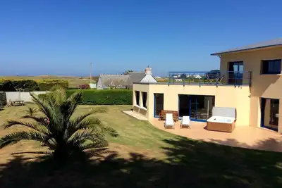 Image de Superbe villa d Architecte avec piscine interieure 4 étoiles, Jacuzzi, Hammam