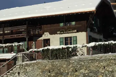 Image de Chalet Ancien Confortable navette vers Télécabine (4\") à 10m