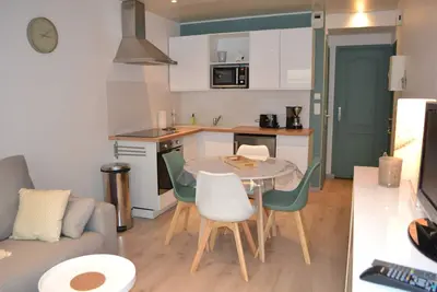 Image de Bel Apt T2 neuf de charme 50 mètres mer et du centre - Wifi - Standing