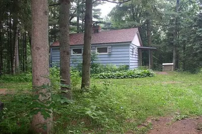 Image de Retraite de cabine face Ă un ruisseau sur 30 acres