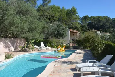 Image de Maison Avec Piscine En Pleine Nature, Calme, Face Aux Maures