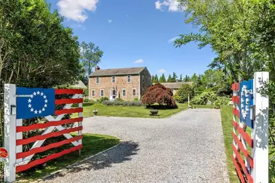 Image de Bridgehampton Au sud de l'autoroute 5 chambres avec piscine et jardins fabuleux