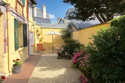 Image de Maison Familiale 6 Pers. (+enf. -3ans), 2*, Place Morny 50 m, jardin, terrasse,