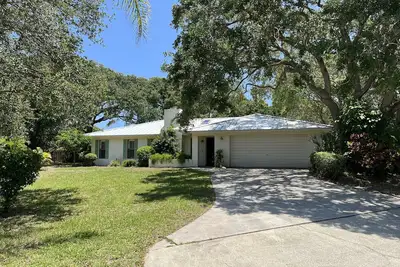 Image de Maison privée sur 1/2 Acre Lot - Promenade à la plage et de la rivière