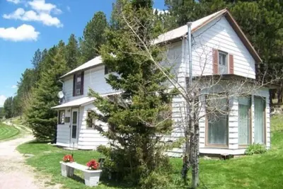 Image de Kiddville Ranch. Site du camp de mine d'or historique. Les animaux sont gratuits!