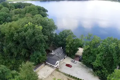 Image de Sandy Beach WhlChr-Friendly Woodlands Lodge at Stone Lake w \/ 50 acres de terrain boisé!