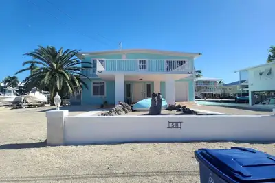 Image de Belle maison au bord de l'eau à Key Largo pas d'espace pour le bateau séjour minimum 28 nuits