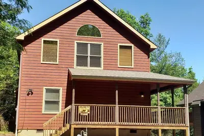 Image de Nouvelle liste! Emplacement idéal, vous devez voir cette maison!
