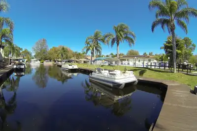 Image de 'Paradise' Lake Tarpon eau avant Condo avec 19 'Bateau